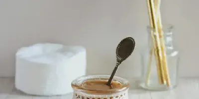 /img/32142-whitening-scrub-benefits.webp