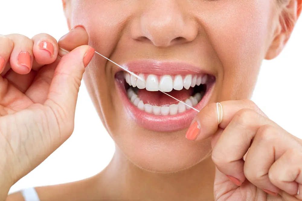/img/32187-white-smile.webp