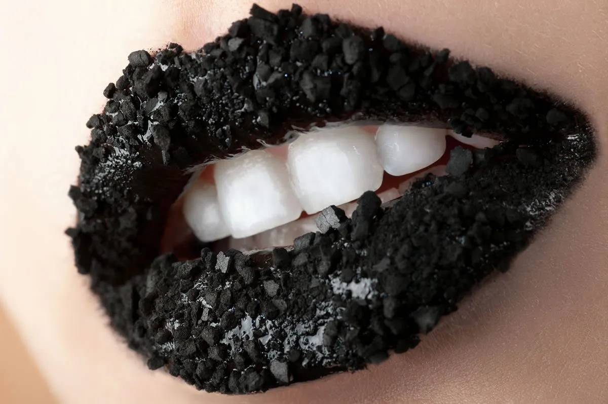 /img/32241-maintaining-white-smile.webp
