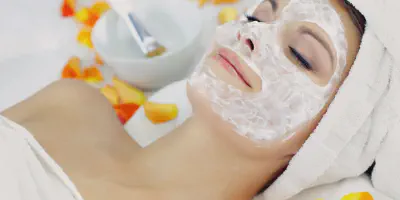 /img/32262-sunscreen-face.webp
