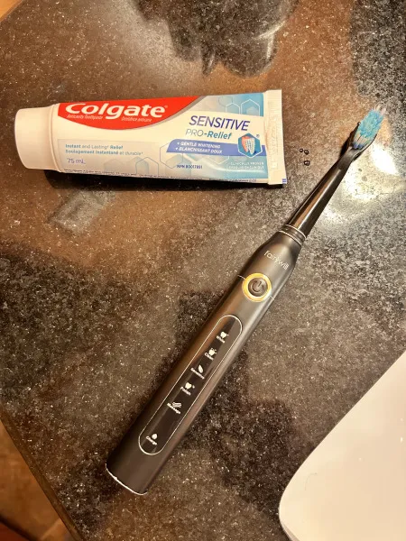 /img/32271-colgate-sensitive-pro-relief-whitening-comparison.webp