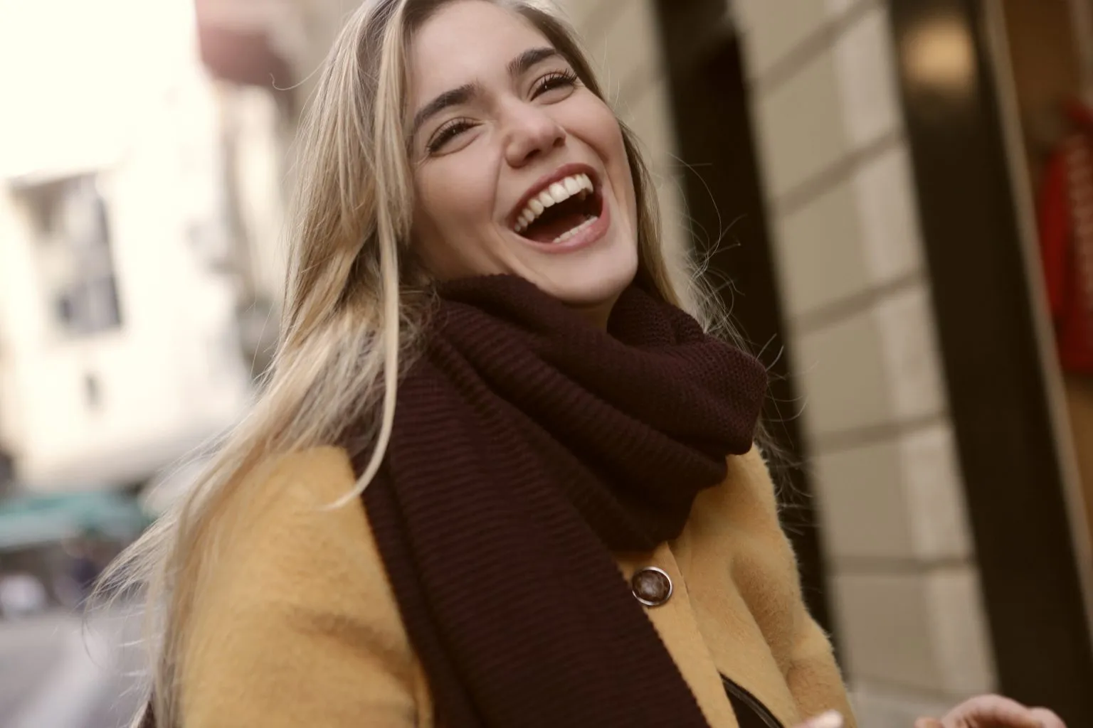 /img/32272-teeth-whitening-maintenance.webp