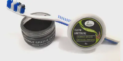 /img/32323-charcoal-teeth-whitening-powder-uk-choosing.webp