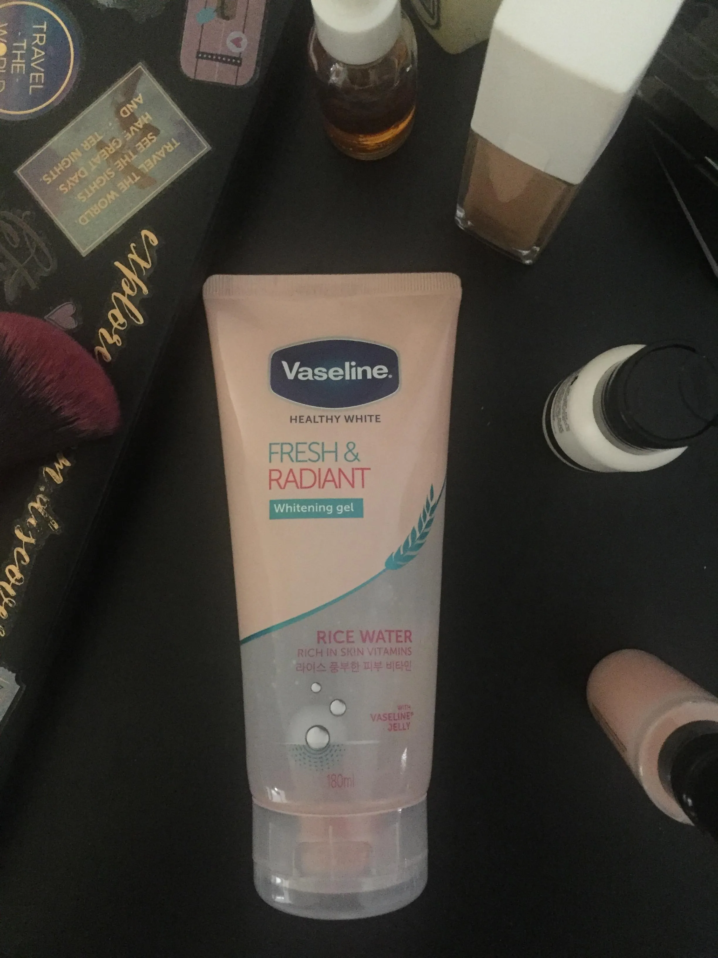 /img/32338-apply-vaseline.webp